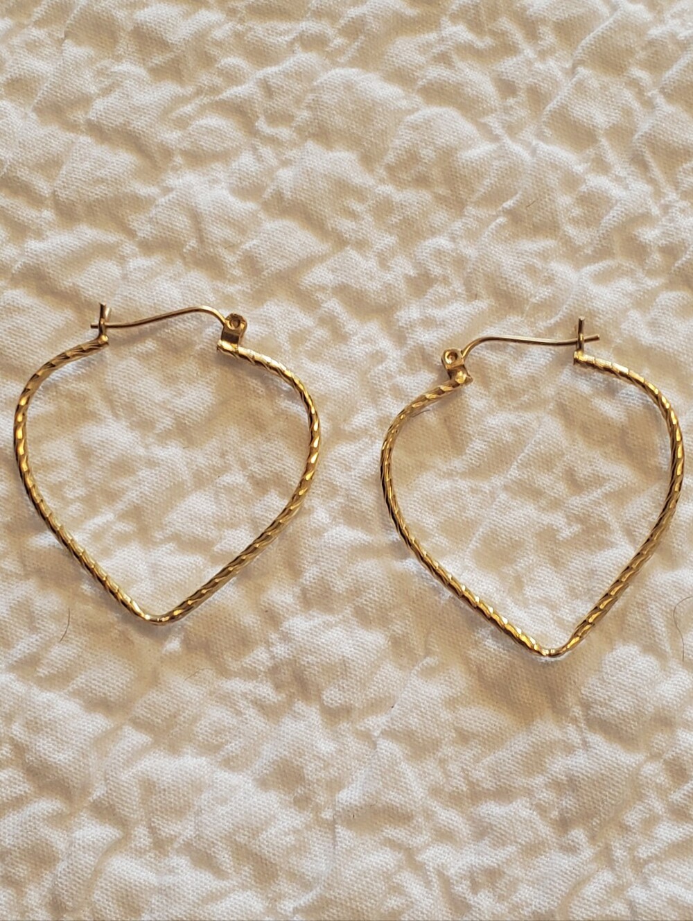 Vintage 14k Yellow Gold Heart Shaped Etched Earrings Stamped